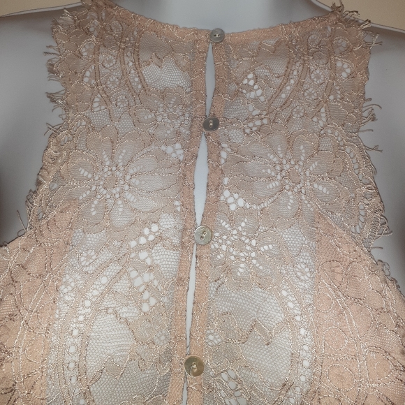 Naked Zebra Peach Blouse with Lace. ๐จ๐ฆ Size M - Picture 6 of 8